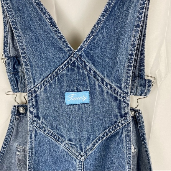 Warner Bros. Blue & White Looney Tunes Overalls - Picture 10 of 15